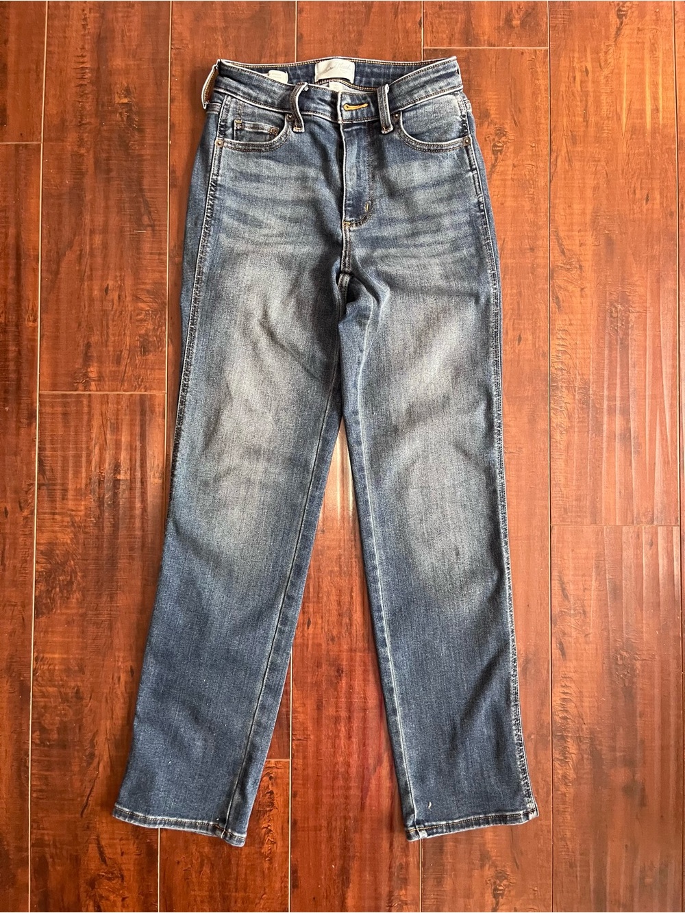 Universal Thread Women’s High Rise Straight-Leg Jeans in Faded Blue